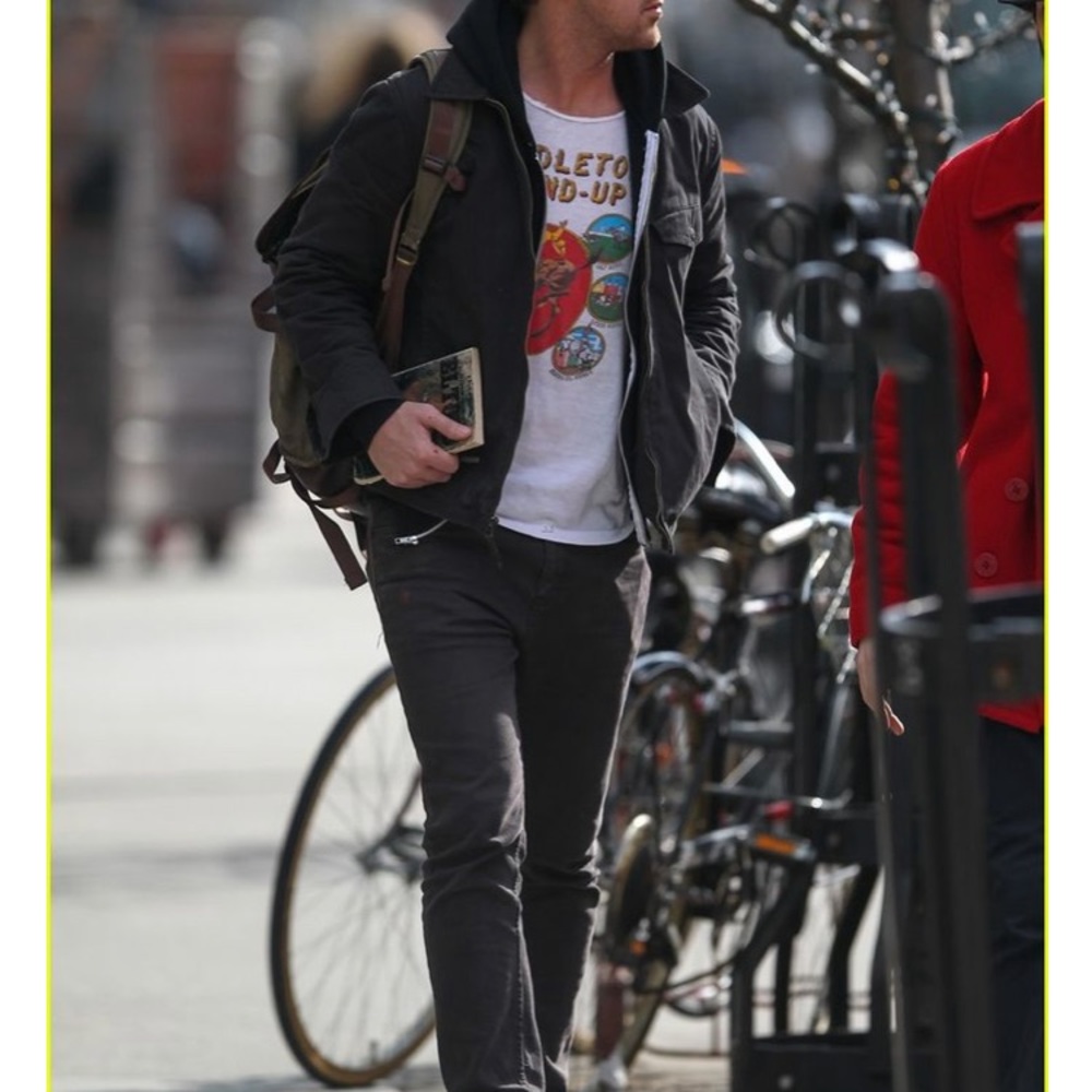 Surprise Vintage Graphic Tee - Picture 2 of 6